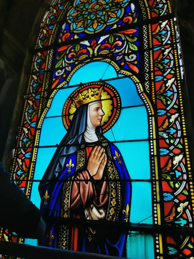 vitrail d'église cassé